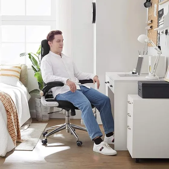 SONGMICS con reposacabezas, silla de escritorio de color negro con respaldo de malla transpirable — imagen 4 de 6