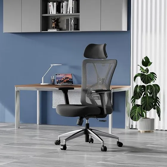 Ticova de respaldo alto, silla de escritorio de color negro con respaldo de malla transpirable — imagen 2 de 6